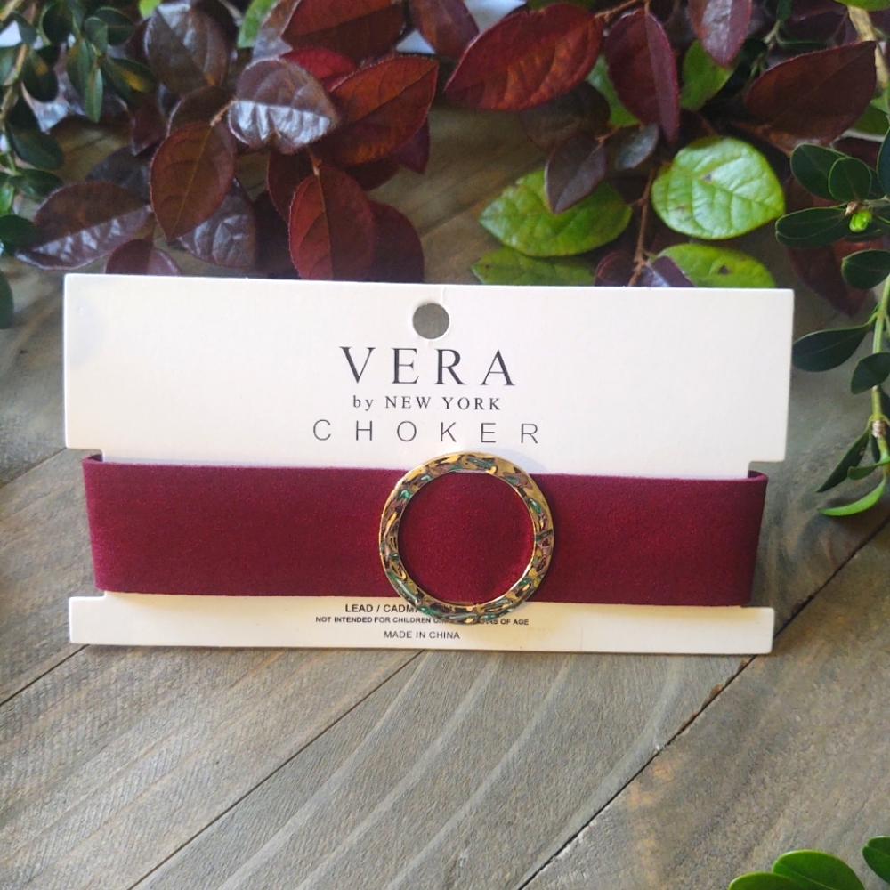 VERA by New York hammered metal round shape leatherette choker necklace.